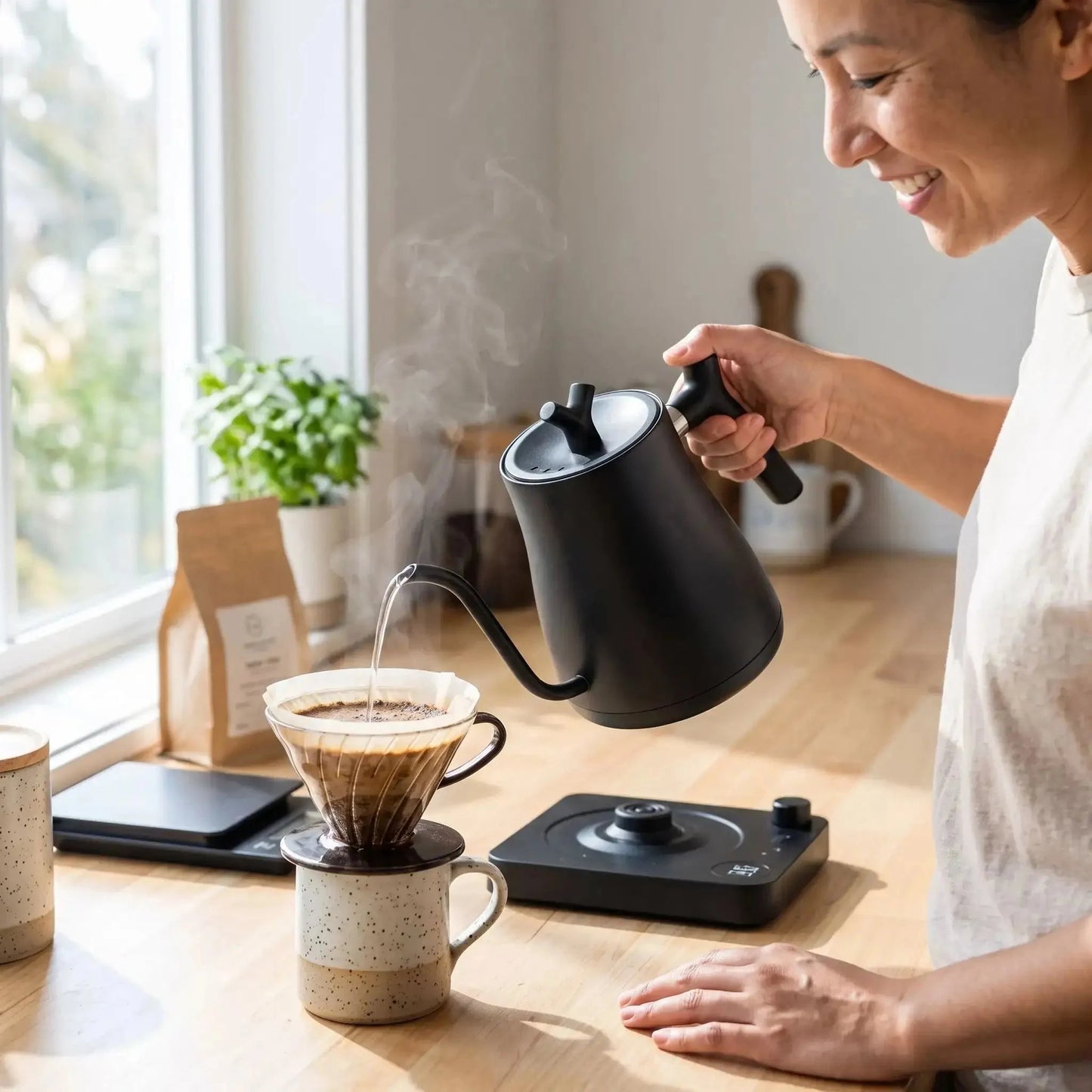 femme utilise bouilloire electrique heatflow