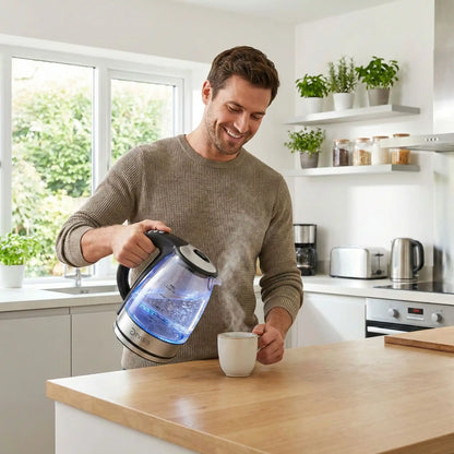 homme verse eau bouilloire électrique turboverre 2200w